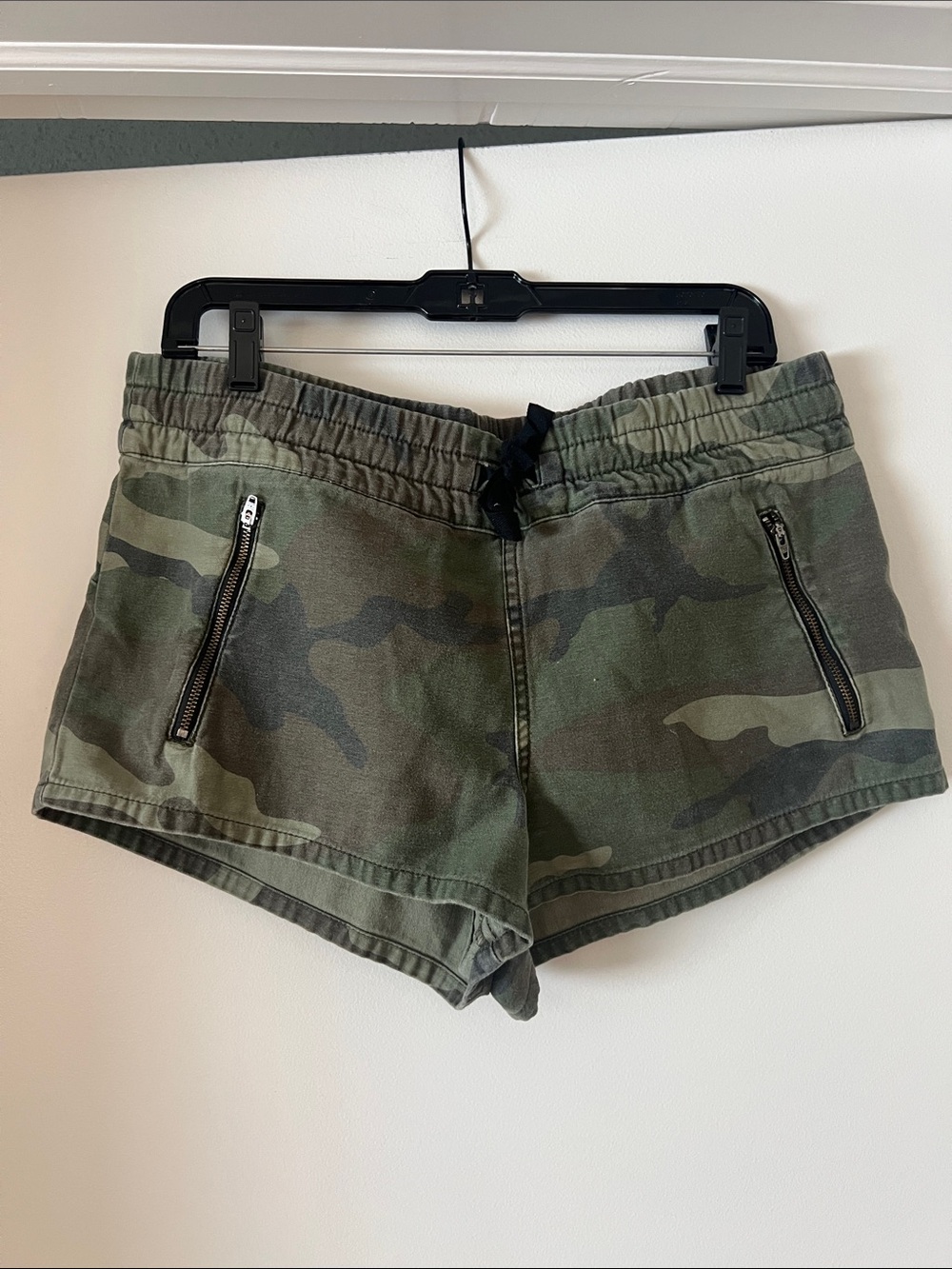 Women’s TNA Camo Drawstring Women’s Shorts